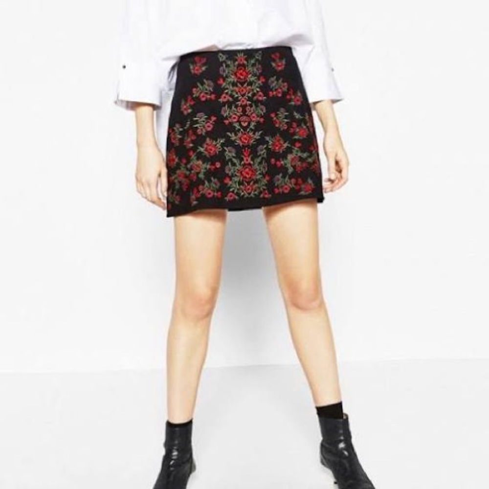 Zara Black Floral Embroidered Mini Skirt